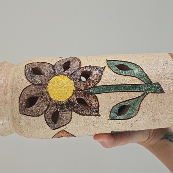 Vintage Decorative clay flower vase - Picture 9 of 9